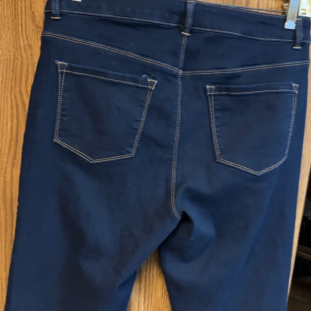 d. jeans Navy Cropped Stretch Capri Pants - Picture 7 of 10